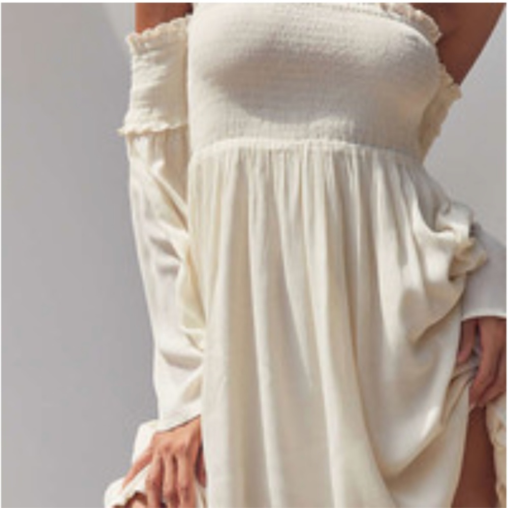 Ecote Elora Off-Shoulder Smocked Dress - Picture 4 of 5